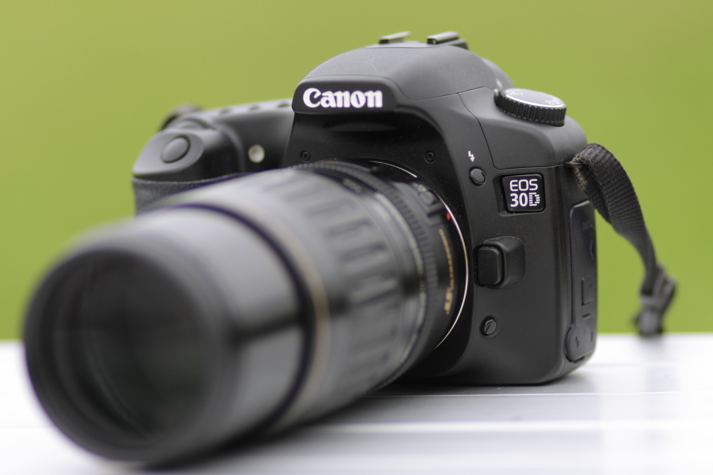 Canon EOS Kiss X2 + Canon EF100mm F2 USM
