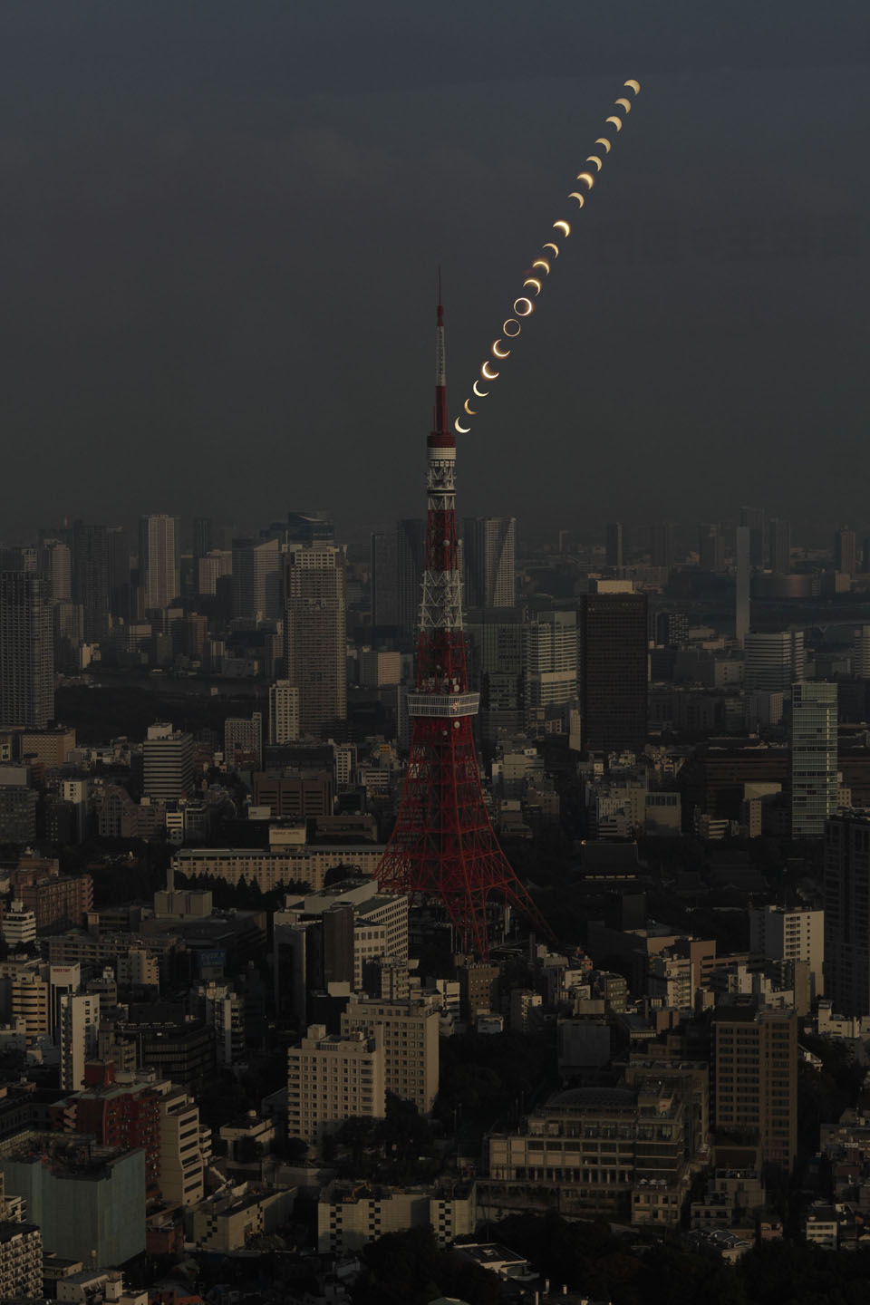 東京タワーと金環日蝕